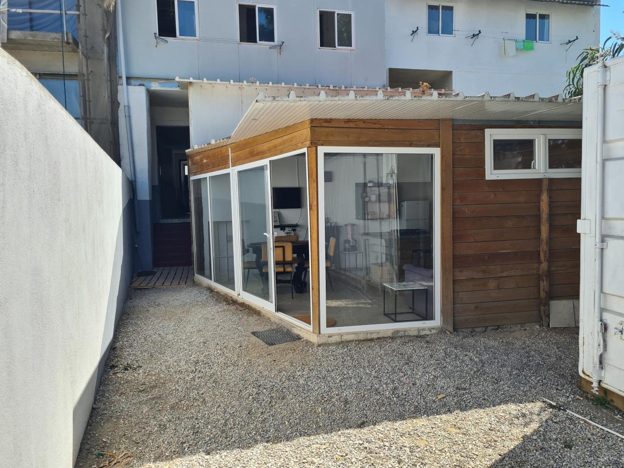 Хостел Casa Vale Ecotainer Лиссабон Экстерьер фото