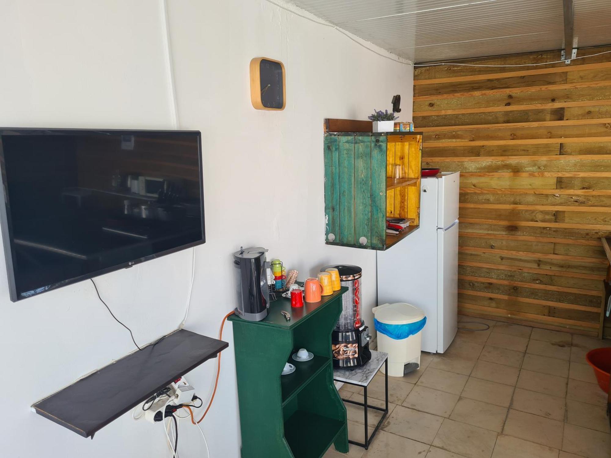 Хостел Casa Vale Ecotainer Лиссабон Экстерьер фото